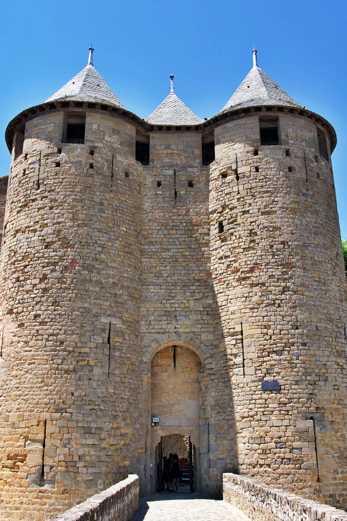 pexels-idriss-chair-57403260-8864276